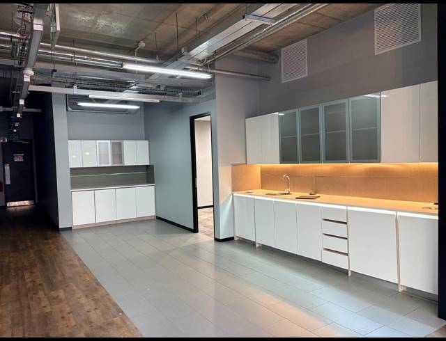 360M² OFFICE TO LET IN WATERFALL